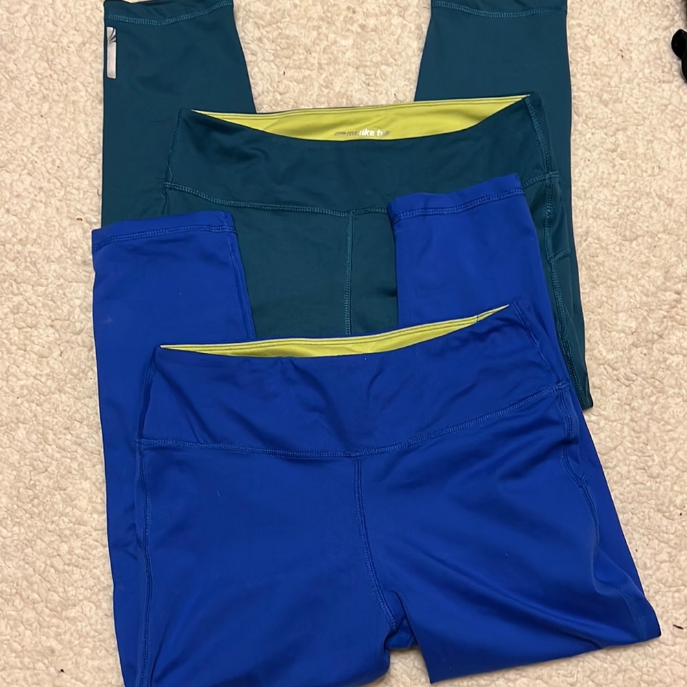 Marika Tek capris lot of 2 size small (4-6)